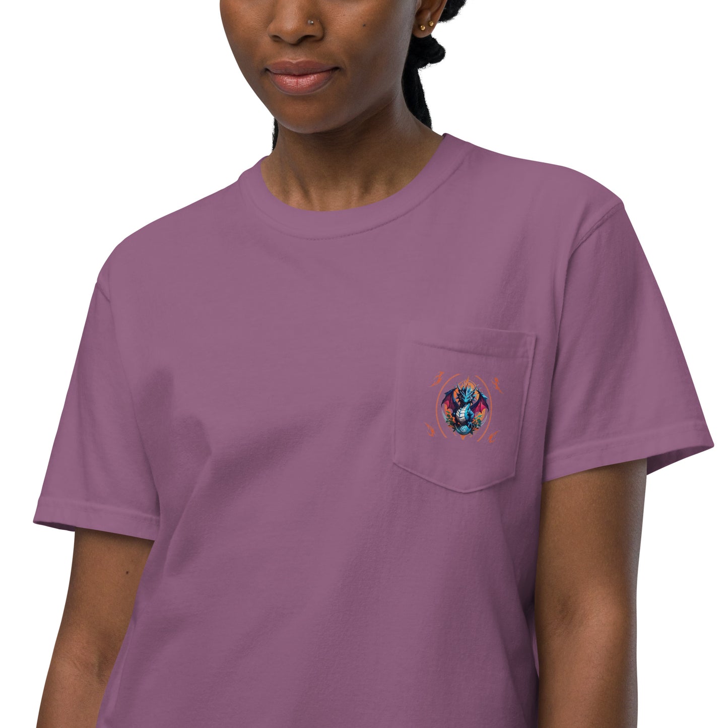 Camiseta garment dyed com bolso unissex