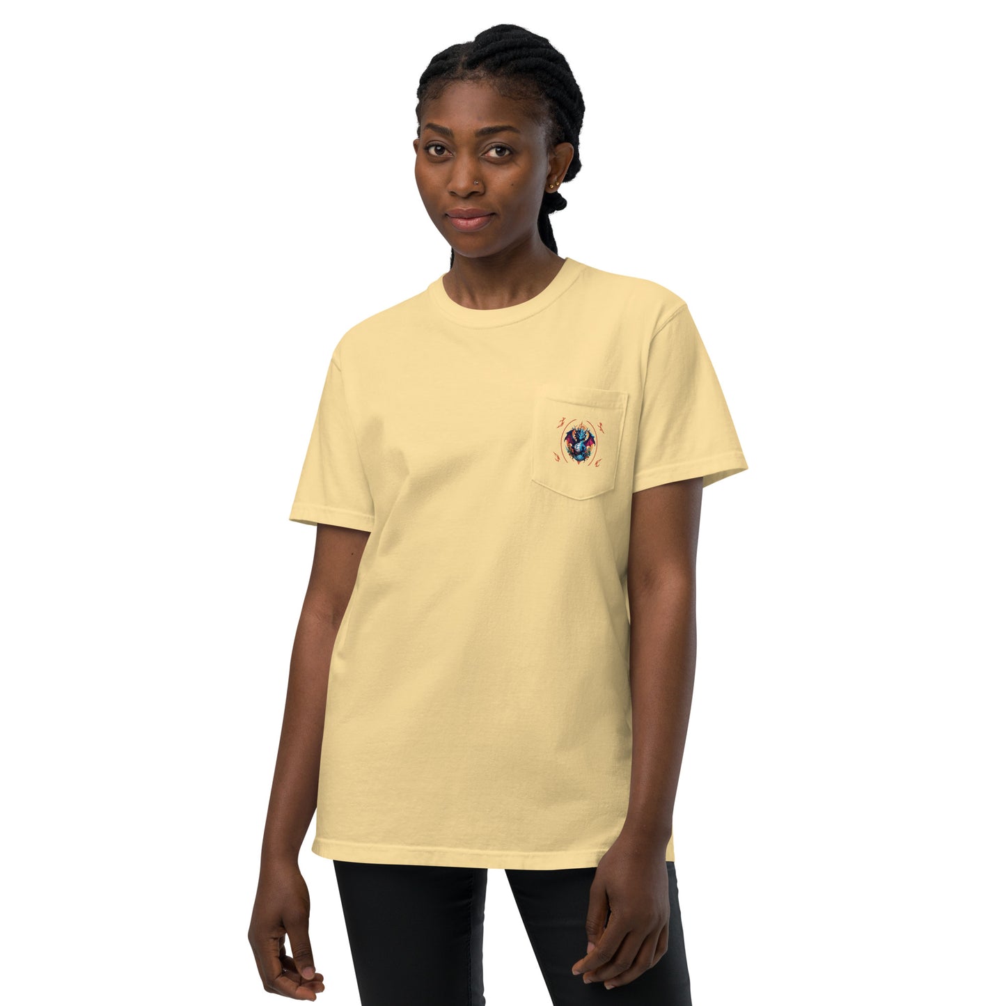 Camiseta garment dyed com bolso unissex