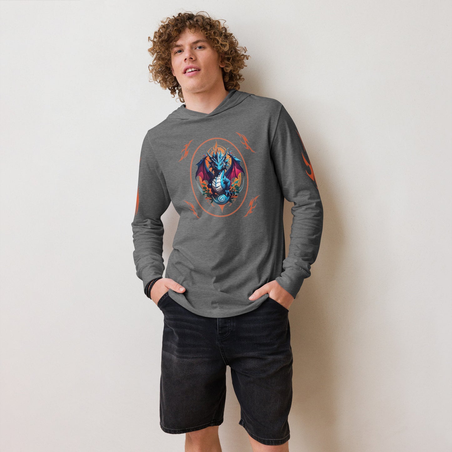 Camiseta de manga longa com capuz